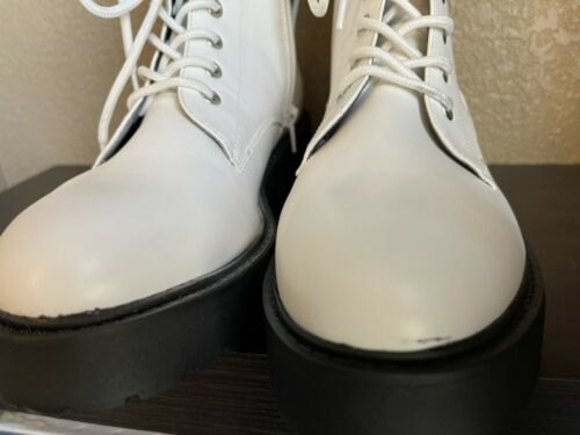 R2 Stomrie White Boots Shoes Womens Size 9.5 NEW With 2 in. Heels White Laces - Picture 5 of 7